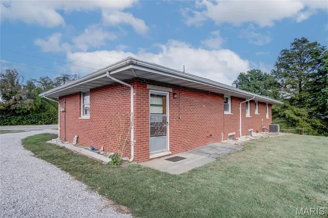 $195,000 | 123 Tolle Lane, Godfrey, IL 62035