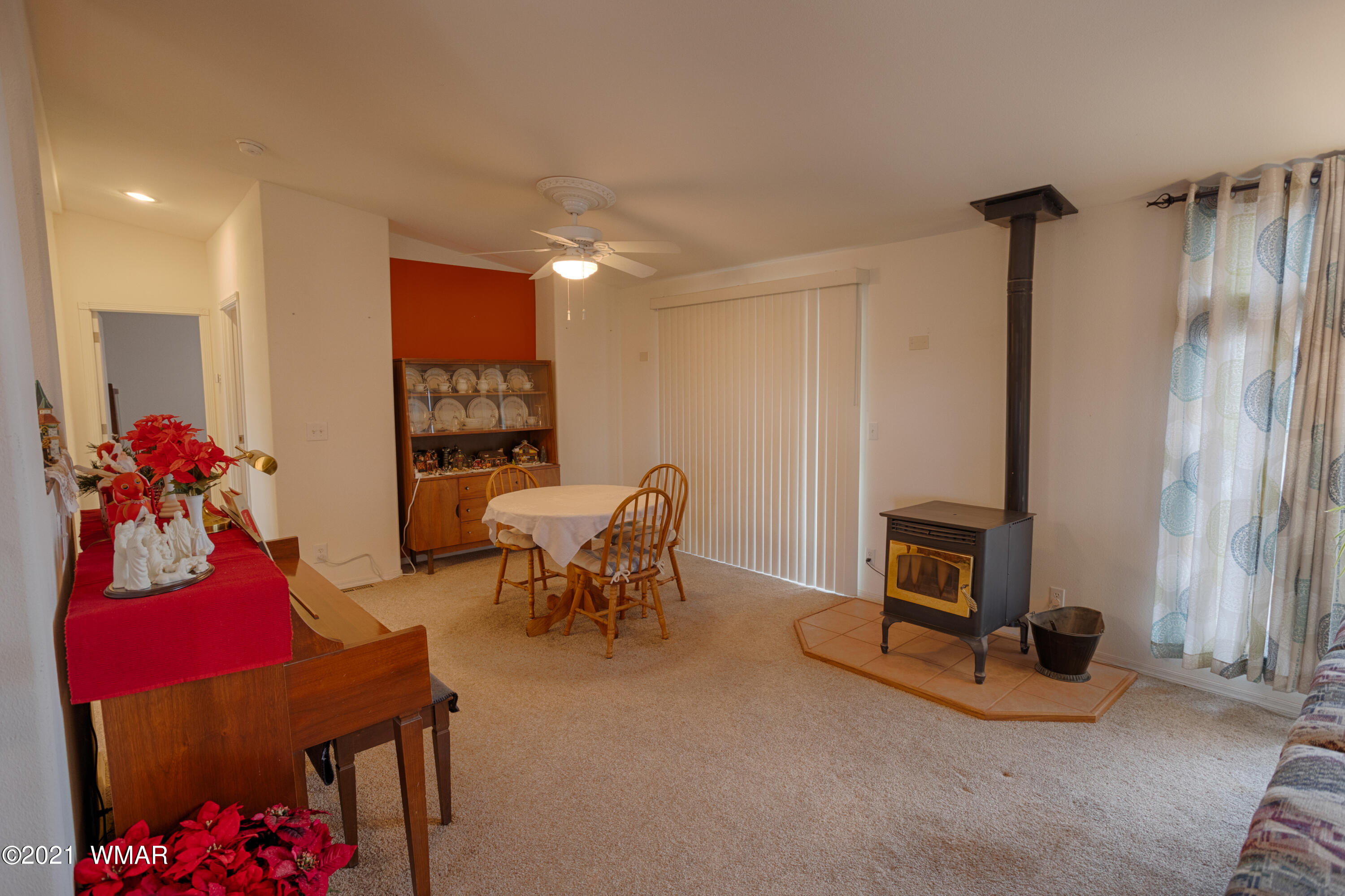 4464 Clydesdale Road Snowflake, AZ 85937 - Photo 9 of 30 a living room with furniture and a potted plant