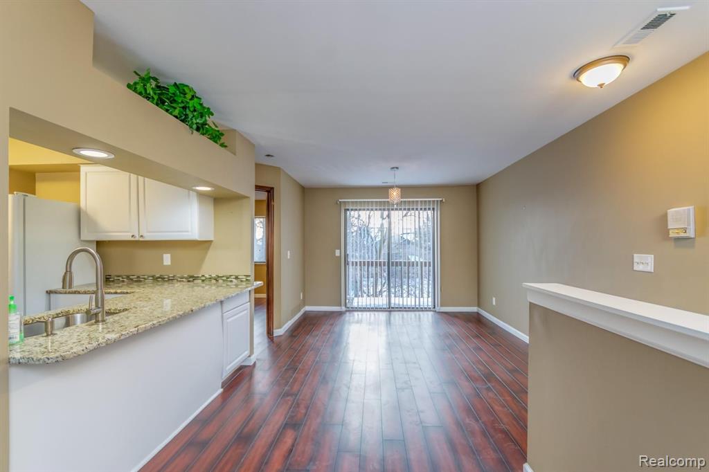 1504 Meadowside Drive Rochester Hills, MI 48307 - Photo 3 of 26