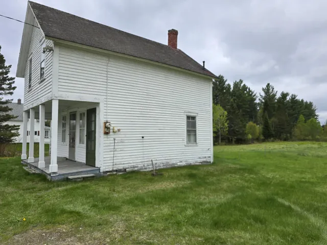 $67,500 | 668 Main Street, Jackman, ME 04945