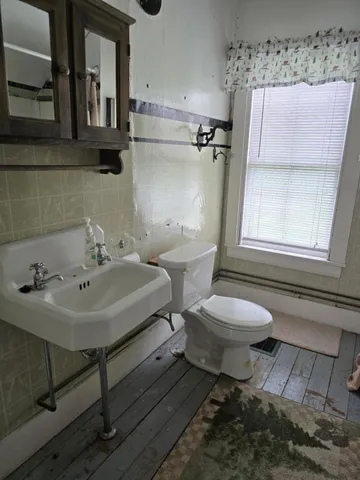 $67,500 | 668 Main Street, Jackman, ME 04945