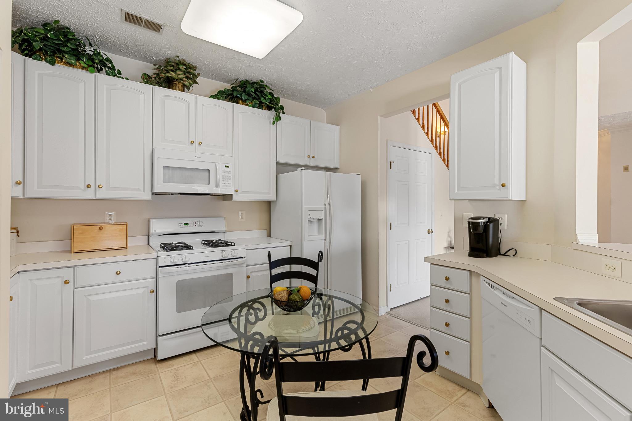 3 Brook Farm Court, Unit 3J Perry Hall, MD 21128 - Photo 10 of 34 Table space