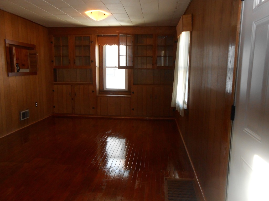 1036 Vestal Road Vestal, NY 13850 - Photo 3 of 33