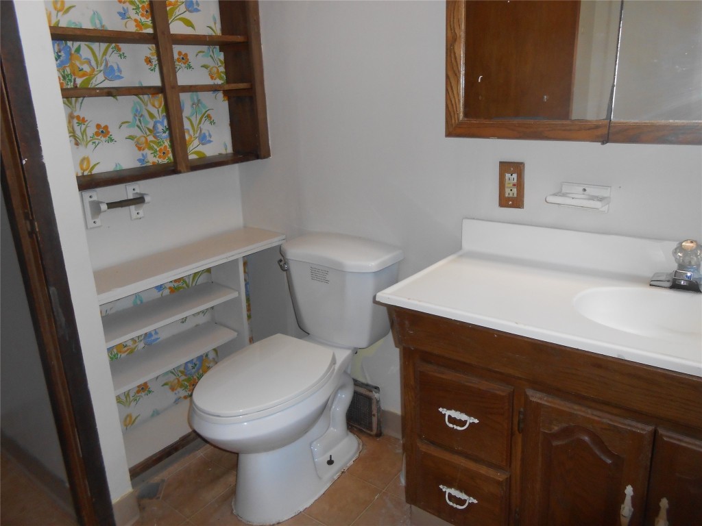 1036 Vestal Road Vestal, NY 13850 - Photo 8 of 33