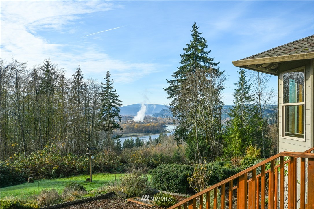 625 McAdams Road East Longview, WA 98632 - Photo 34 of 40 a view of a city from a balcony