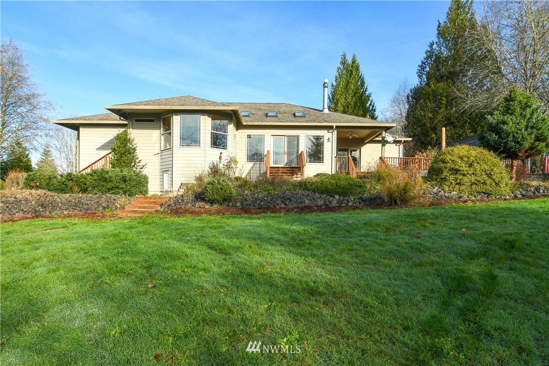 625 McAdams Road East Longview, WA 98632 - Photo 36 of 40 a front view of a house with a yard