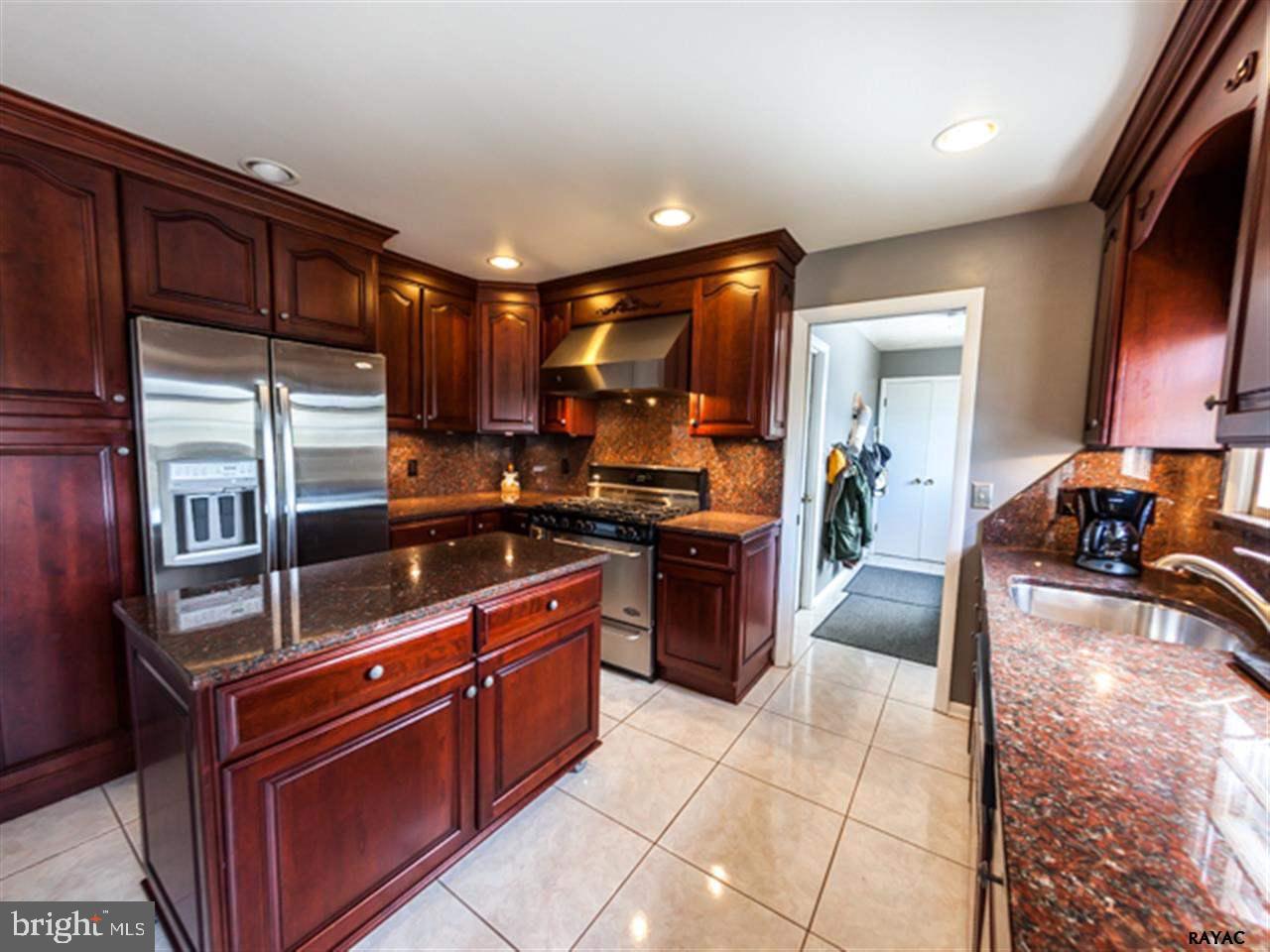 3105 Round Hill Road York, PA 17402 - Photo 11 of 28 Gallery Image 11