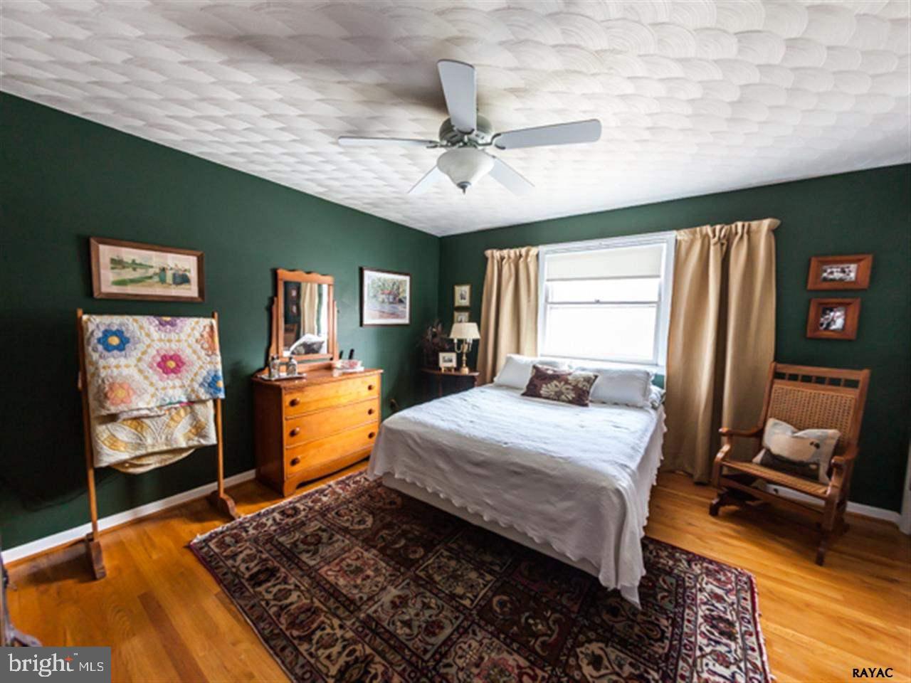 3105 Round Hill Road York, PA 17402 - Photo 17 of 28 Gallery Image 17