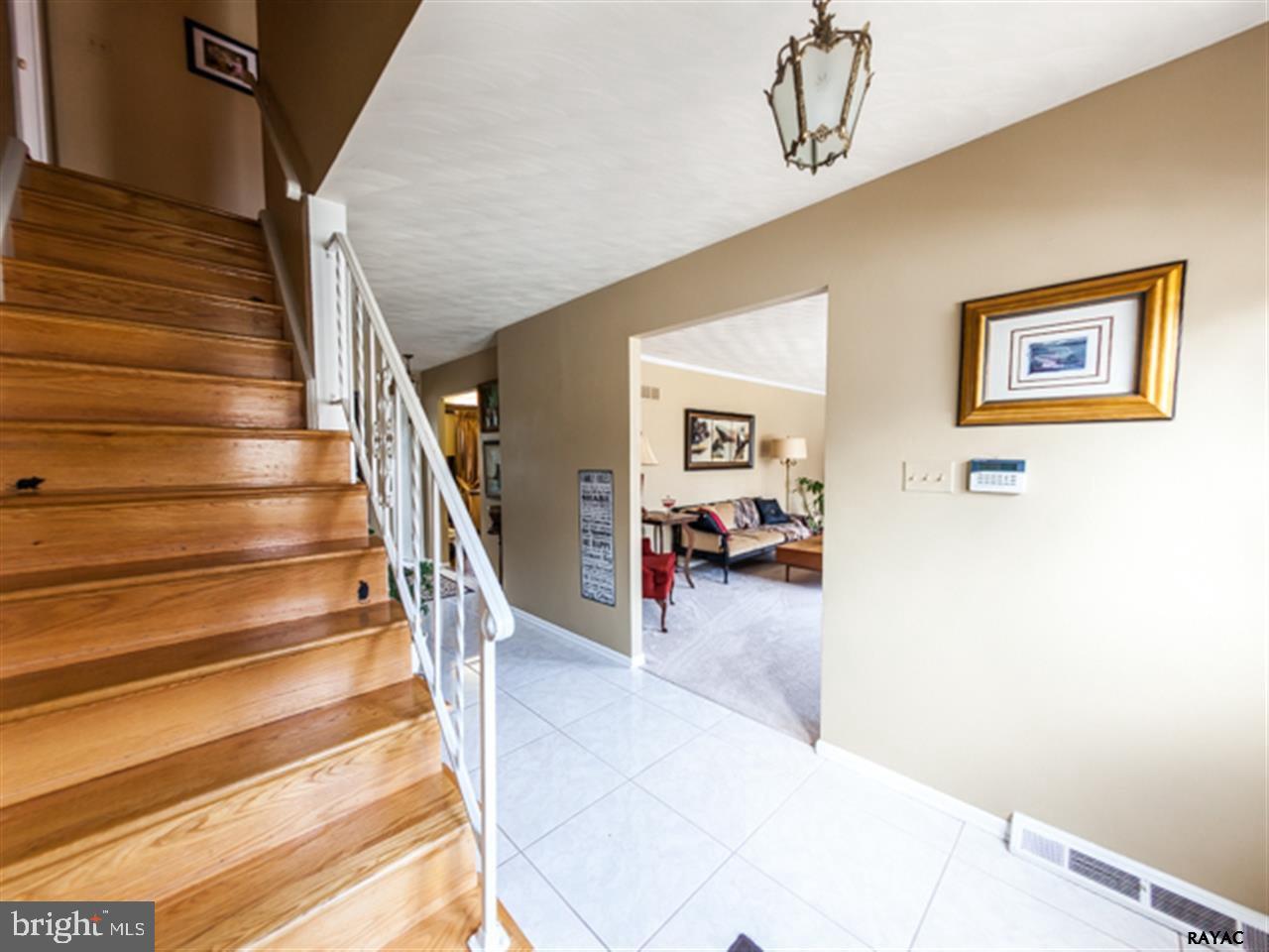3105 Round Hill Road York, PA 17402 - Photo 3 of 28 Gallery Image 3