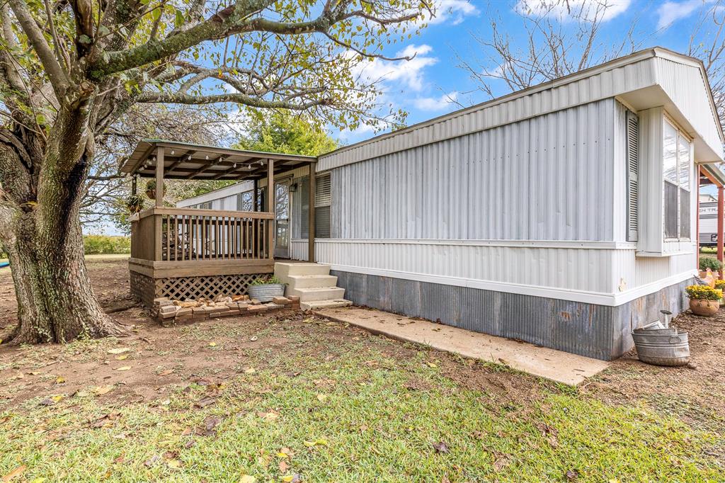 352 Jennifer Lane Eddy, TX 76524 - Photo 20 of 34 a view of a house with a yard
