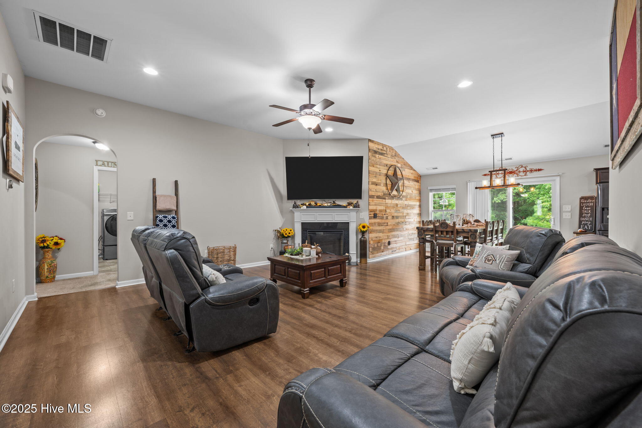 304 Station House Road New Bern, NC 28562 - Photo 6 of 44 28-web-or-mls-DSC_7425