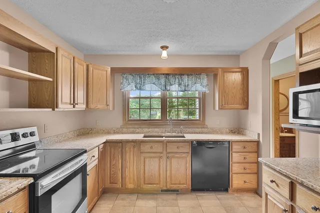 $435,000 | 13972 South 5th Street, Schoolcraft, MI 49087