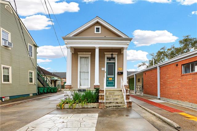 720 Lafayette Street Gretna, LA 70053 - Photo 2 of 23