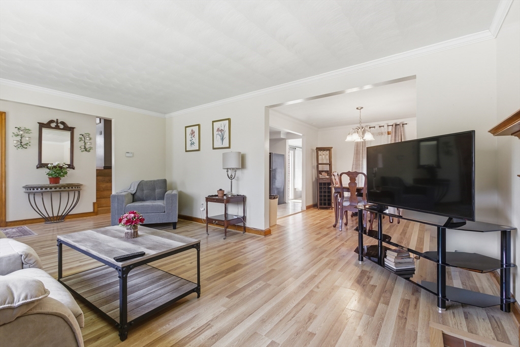 5 Manning Road Dedham, MA 02026 - Photo 4 of 31
