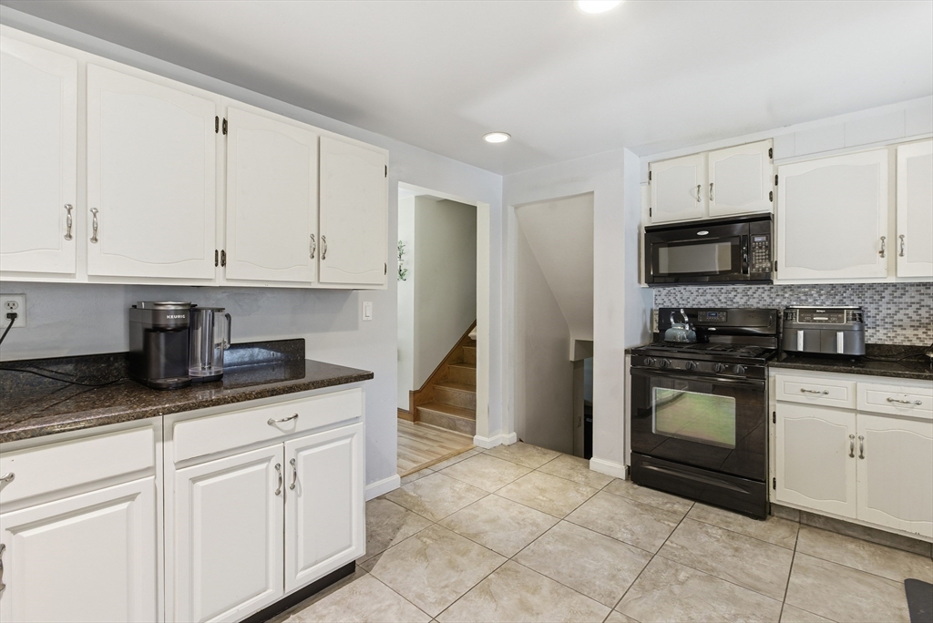 5 Manning Road Dedham, MA 02026 - Photo 7 of 31