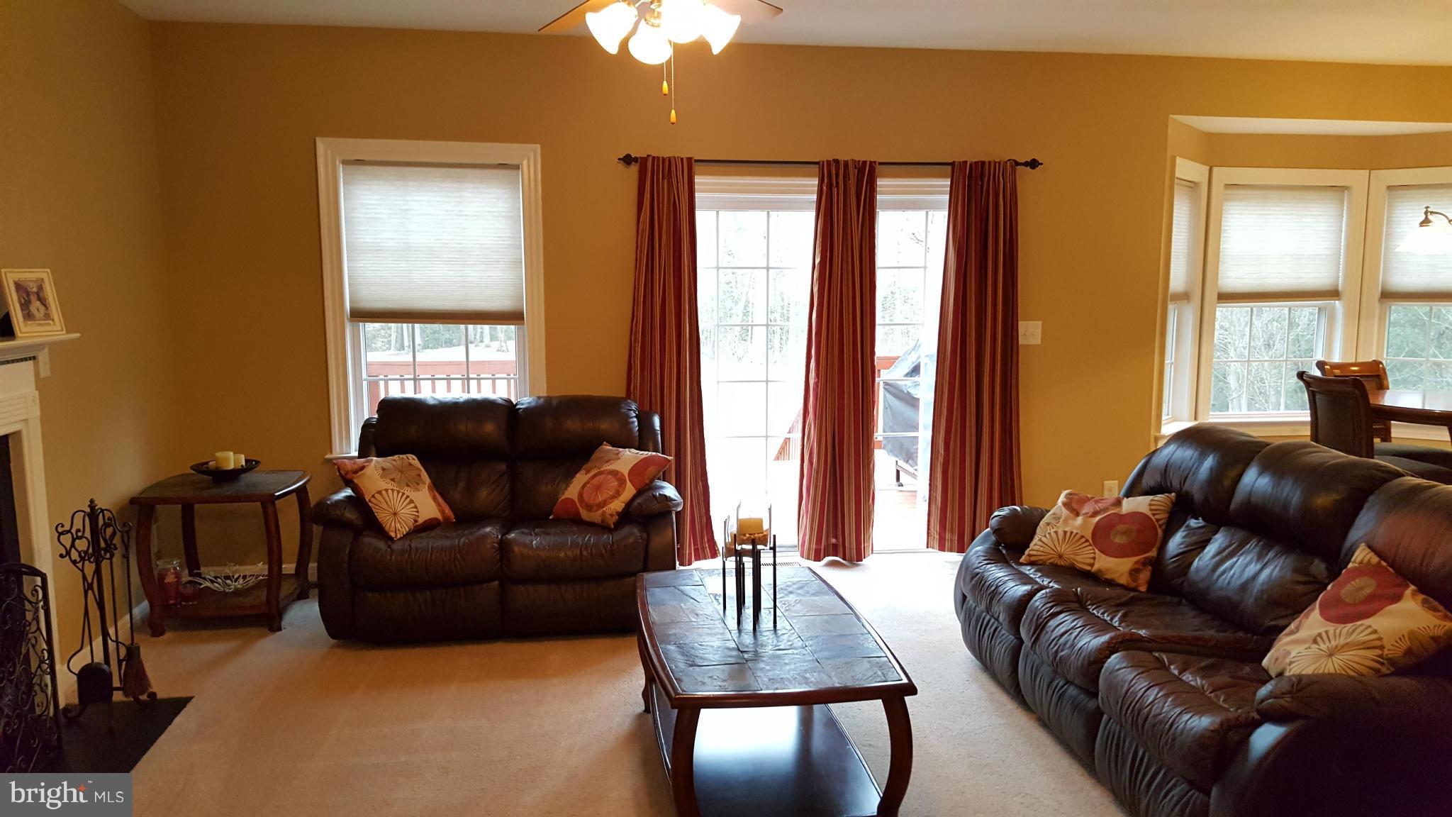 6746 St Pauls Road King George, VA 22485 - Photo 10 of 28 Living Room