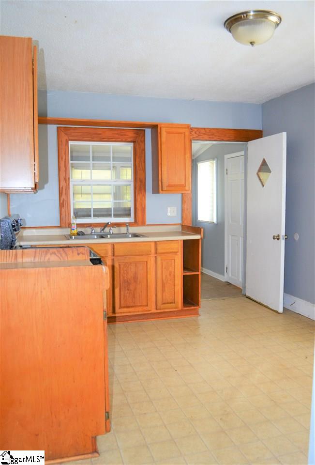 2003 Anderson Road Greenville, SC 29611 - Photo 6 of 16 Gallery Image 6
