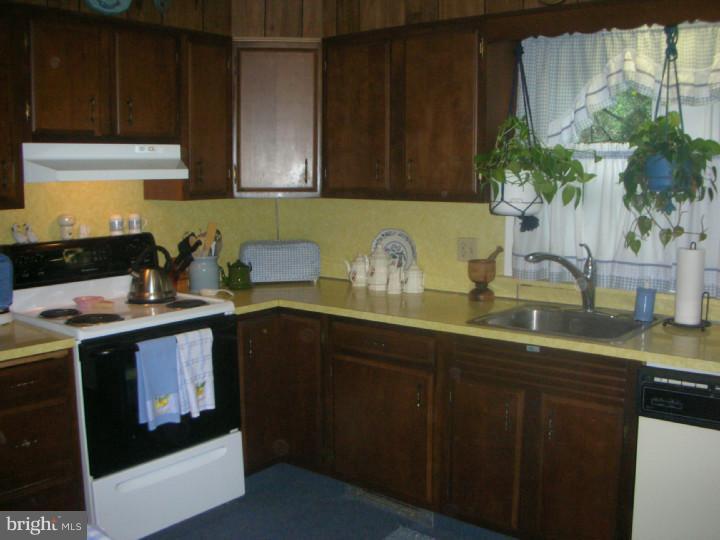 2710 Cedar Top Road Mohnton, PA 19540 - Photo 8 of 23 Gallery Image 8