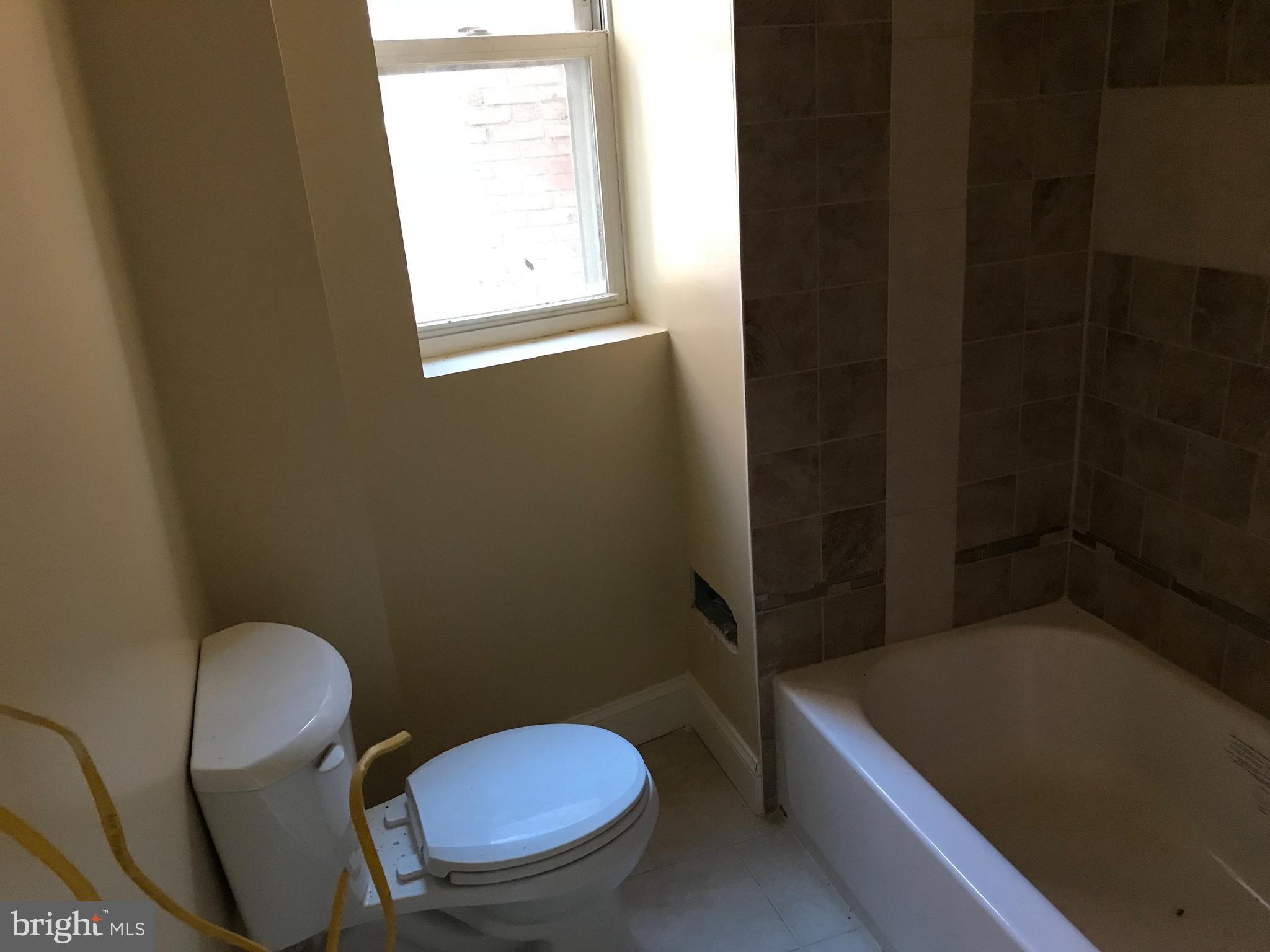 2805 Riggs Avenue Baltimore, MD 21216 - Photo 9 of 10 Bath