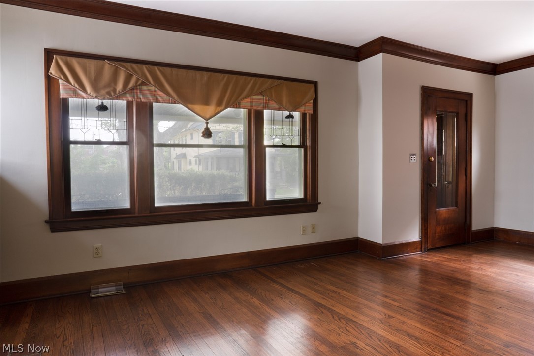 2584 Cheshire Road Cleveland, OH 44120 - Photo 4 of 35 Gallery Image 4