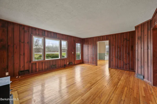 $450,000 | 399 State Road, Richmond, MA 01201