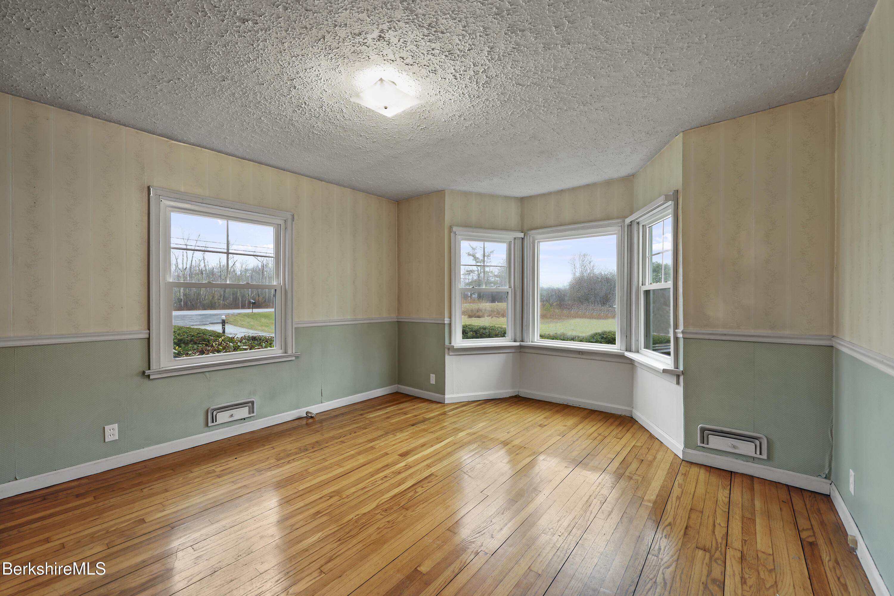 399 State Road Richmond, MA 01201 - Photo 17 of 53 55 Dining Room