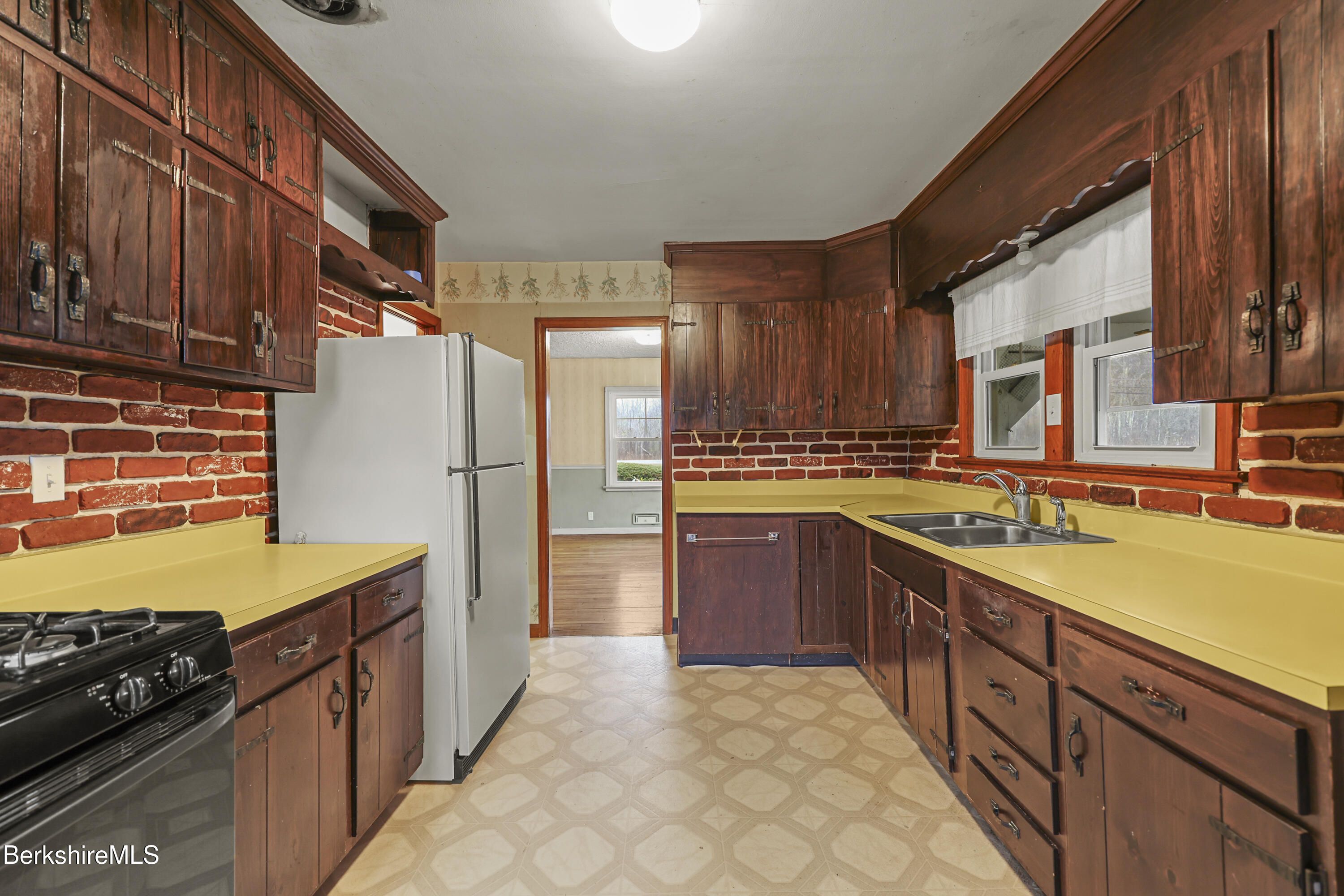 399 State Road Richmond, MA 01201 - Photo 22 of 53 85 Kitchen
