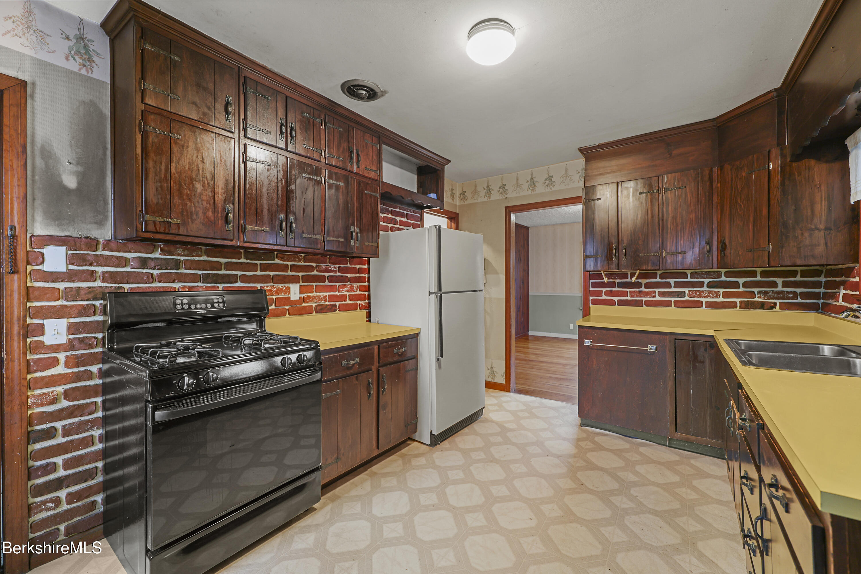 399 State Road Richmond, MA 01201 - Photo 25 of 53 95 Kitchen