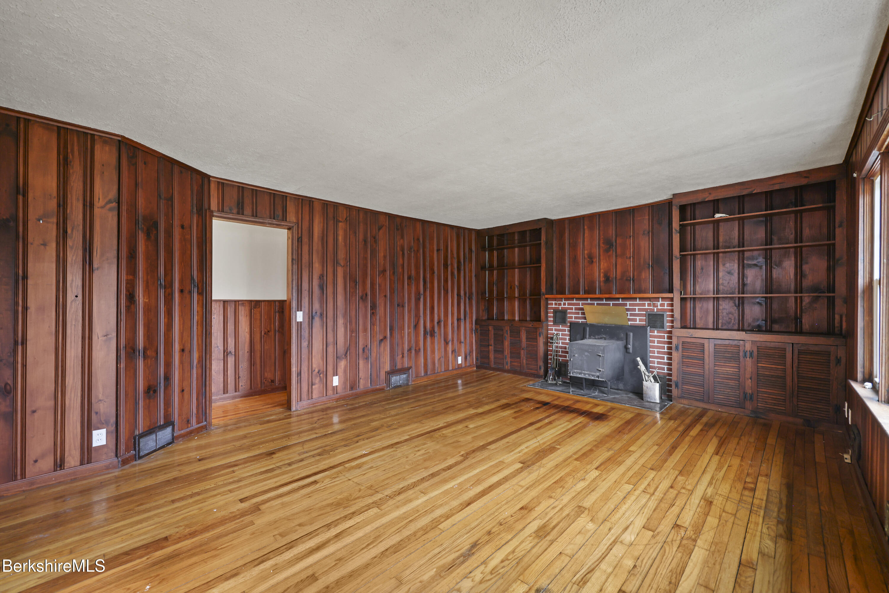 399 State Road Richmond, MA 01201 - Photo 9 of 53 20 Living Room