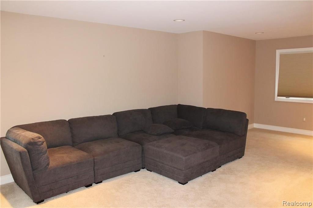 17515 Millar Road Clinton Township, MI 48036 - Photo 34 of 49