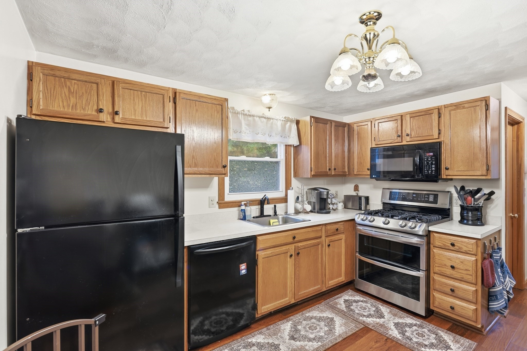 34 Oak Knoll Road Lowell, MA 01852 - Photo 8 of 22 Gallery Image 8