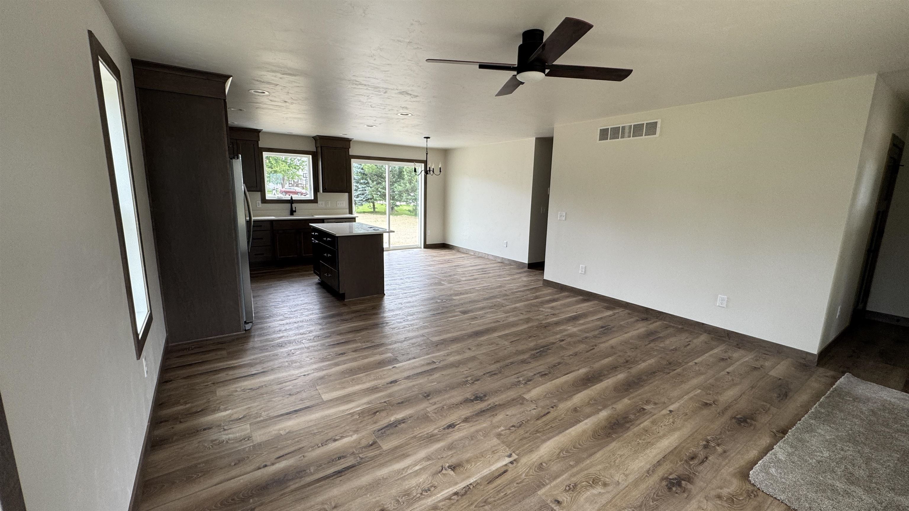 709 Robin Street New London, WI 54961 - Photo 8 of 35