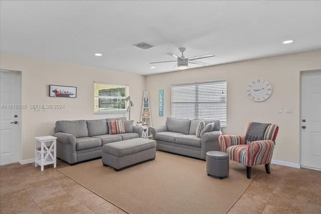 $5,225 | 924 Lake Drive East, Lake Placid, FL 33852