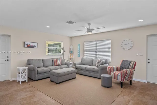 $5,225 | 924 Lake Drive East, Lake Placid, FL 33852