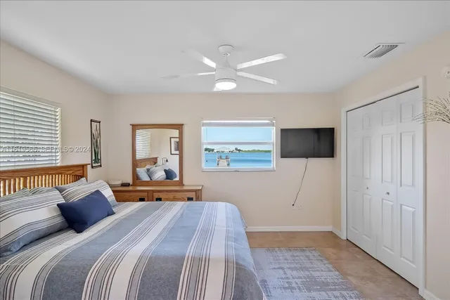 $5,225 | 924 Lake Drive East, Lake Placid, FL 33852