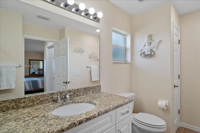 $5,225 | 924 Lake Drive East, Lake Placid, FL 33852