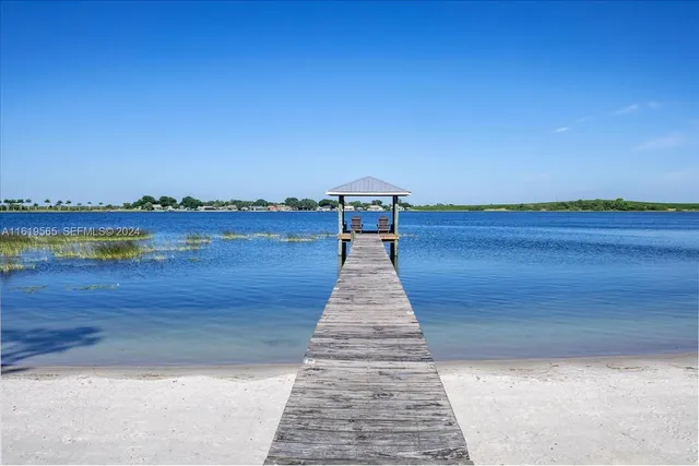 $5,225 | 924 Lake Drive East, Lake Placid, FL 33852