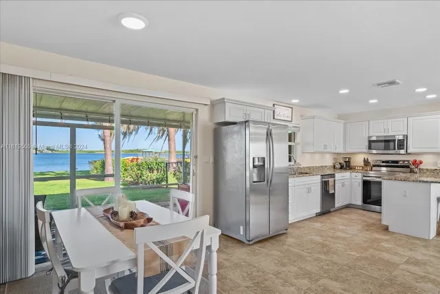 $5,225 | 924 Lake Drive East, Lake Placid, FL 33852