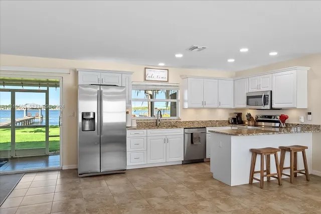 $5,225 | 924 Lake Drive East, Lake Placid, FL 33852