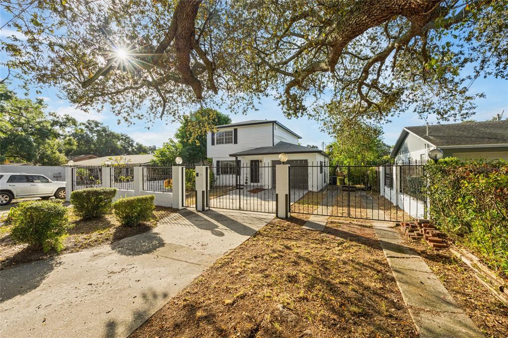 4109 East Temple Heights Road Tampa, FL 33617 - Photo 2 of 23