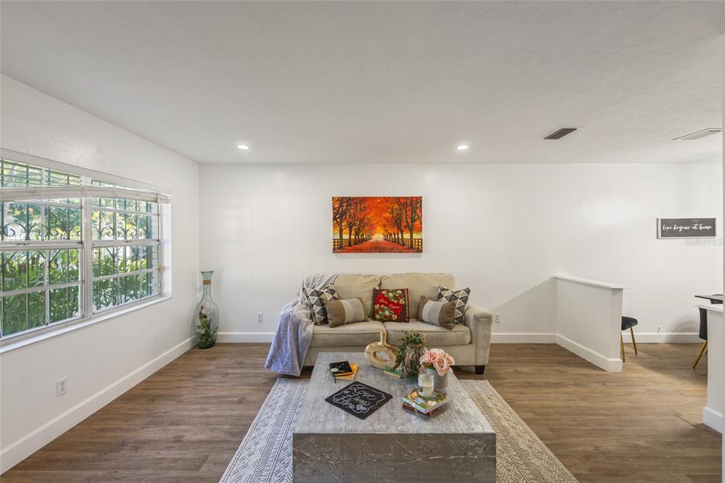 4109 East Temple Heights Road Tampa, FL 33617 - Photo 7 of 23