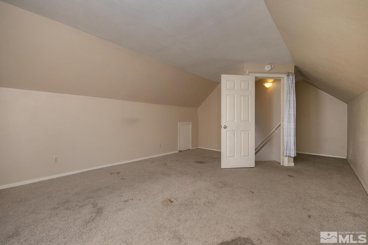 1675 Kings Row Reno, NV 89503 - Photo 24 of 32 an empty room with closet and mirror