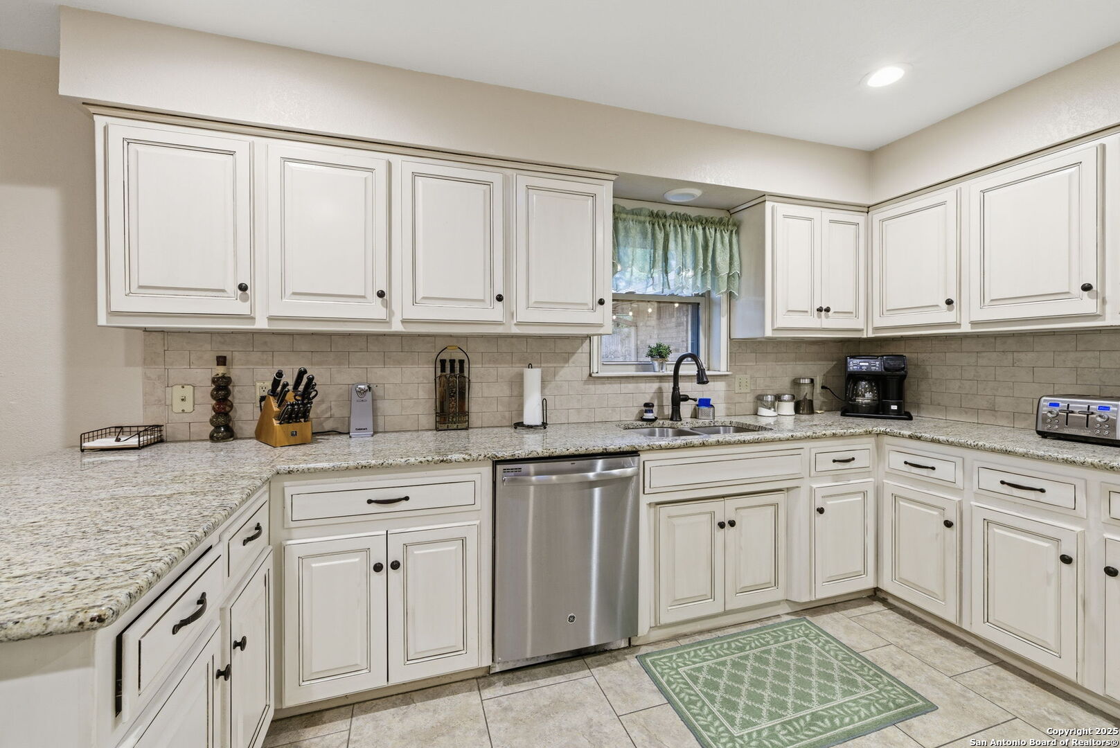 118 Timber Lane Kerrville, TX 78028 - Photo 18 of 49