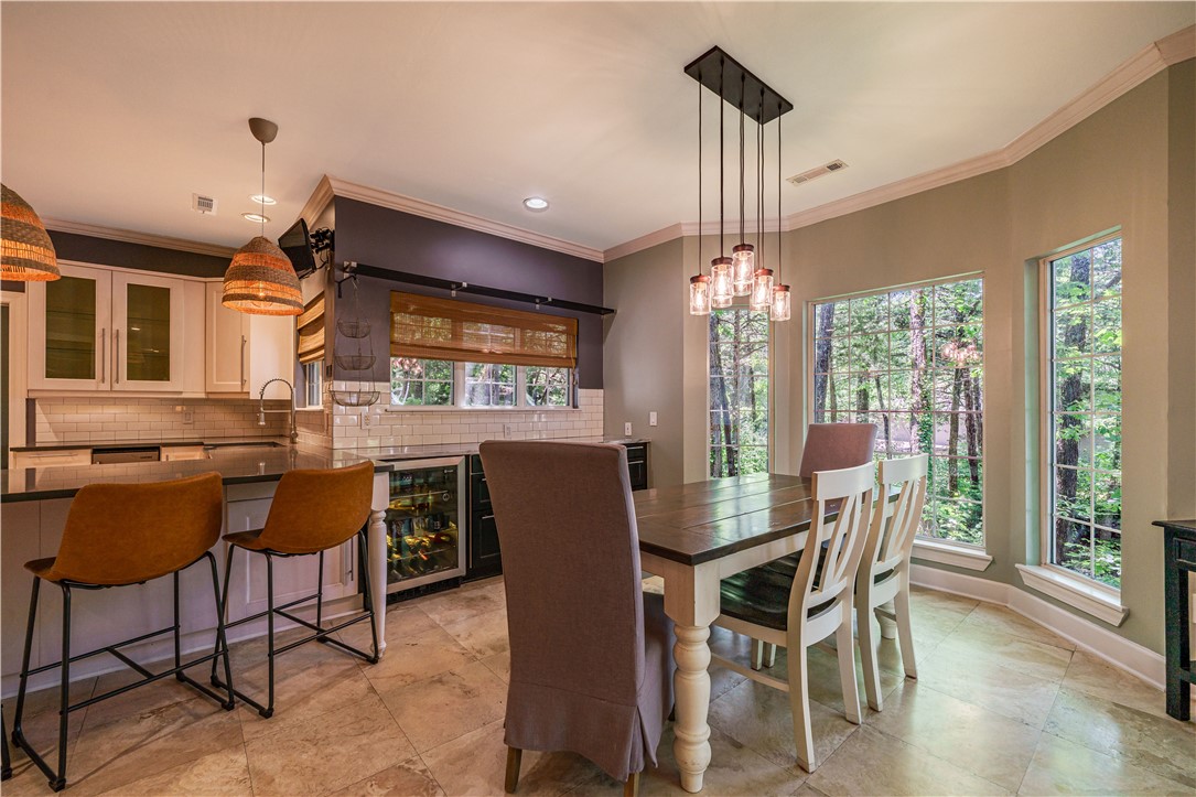 5723 Estate View Road Fayetteville, AR 72703 - Photo 11 of 39 Plenty of space for all to enjoy the fruits of the chefs labors.