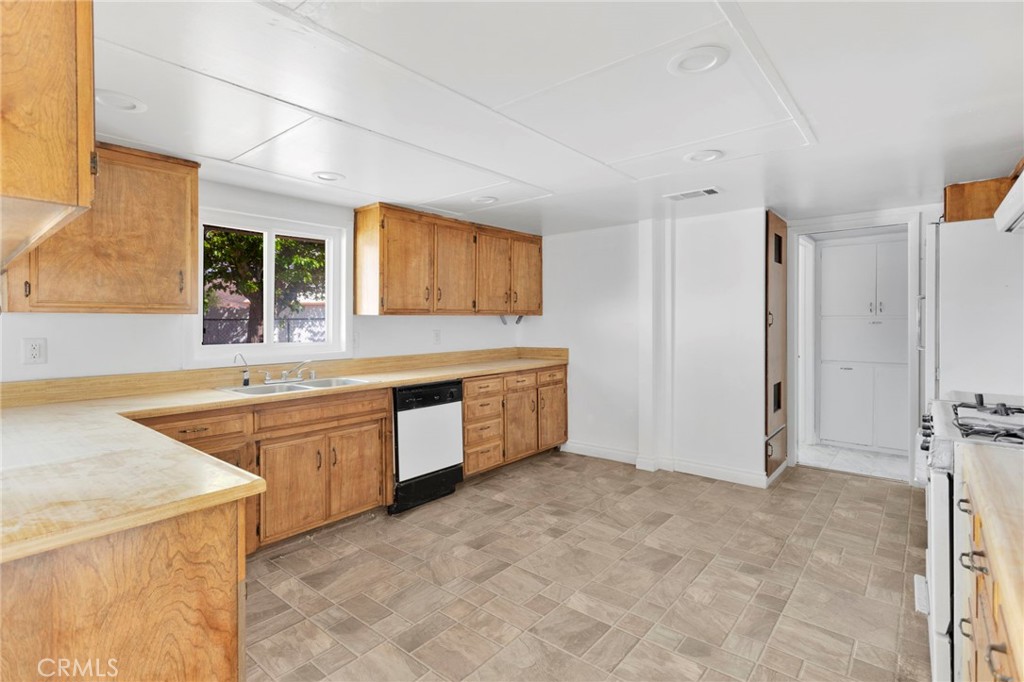 21008 S Road Apple Valley, CA 92307 - Photo 18 of 58