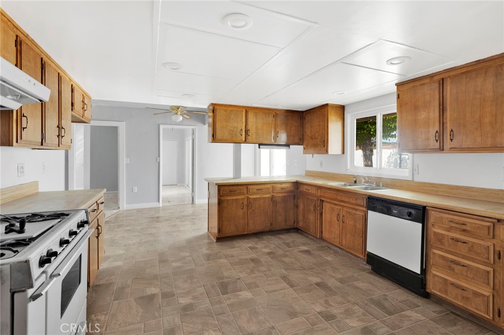 21008 S Road Apple Valley, CA 92307 - Photo 20 of 58