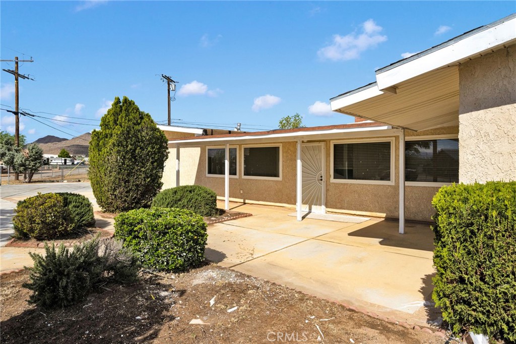 21008 S Road Apple Valley, CA 92307 - Photo 4 of 58