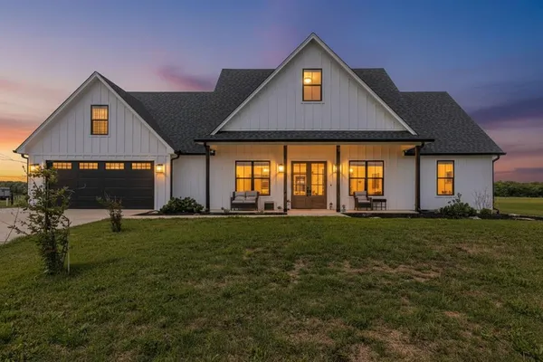 $975,000 | 289 East Bell Road, Waco, TX 76705