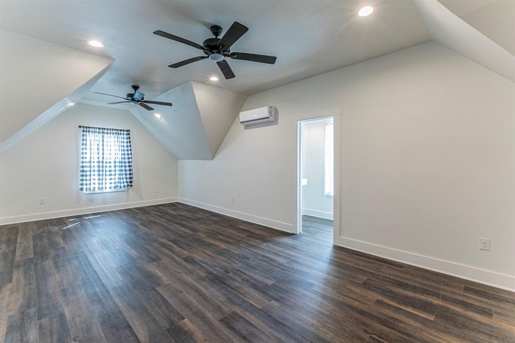 289 East Bell Road Waco, TX 76705 - Photo 22 of 40 Upstairs 4th Bedroom & Bonus room