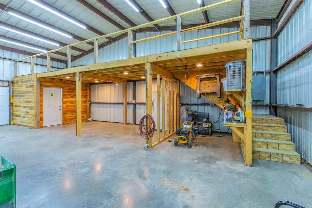 289 East Bell Road Waco, TX 76705 - Photo 35 of 40 Lofted area for storage or future bedroom in Shop